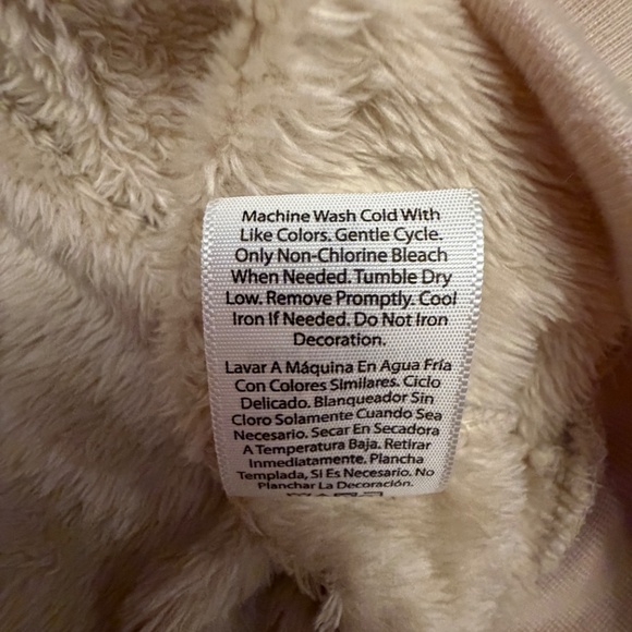 Wound Up Juniors Christmas Icon Tan Fleece Pullover, Size XL - Picture 11 of 14